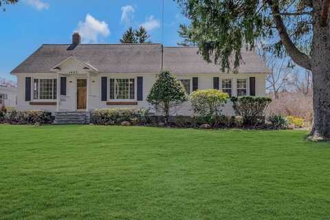 1443 W Main Street, Riverhead, NY 11901