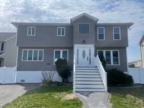 102 Surf Road, Lindenhurst, NY 11757