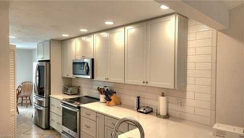 4211 Chantelle, NAPLES, FL 34112