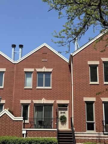 1542 W School Street, Chicago, IL 60657