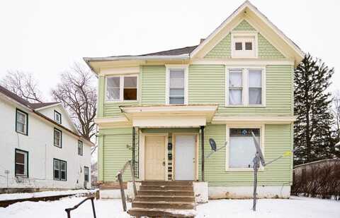 821-823 S Carroll Avenue, Freeport, IL 61032