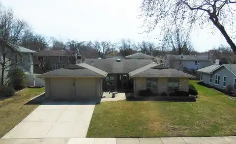 206 Freeport Drive, Bloomingdale, IL 60108