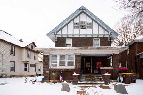 920 S Maple Avenue, Freeport, IL 61032