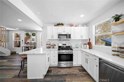 27584 Weirwood Drive, Lake Arrowhead, CA 92326
