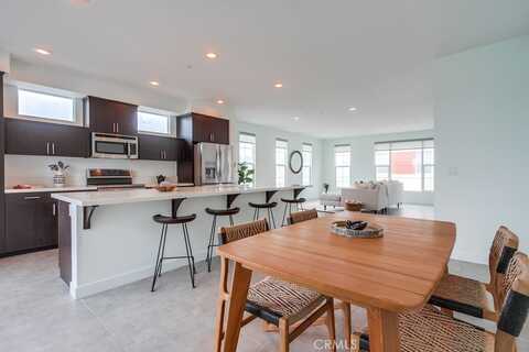 2015 Placentia Avenue, Costa Mesa, CA 92627