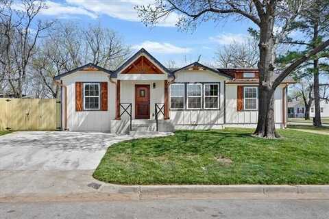 911 N Urbana Avenue, Tulsa, OK 74115
