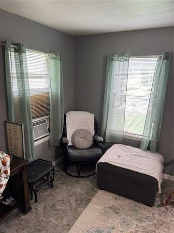 301 W Chestnut Street, Kaufman, TX 75142