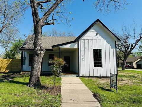 207 E 2nd North Street, Kaufman, TX 75142