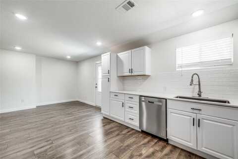 406 Worthway Drive, Grand Prairie, TX 75051