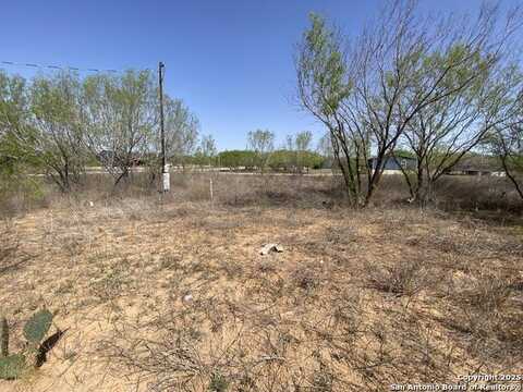 105 cr 2667, Devine, TX 78016
