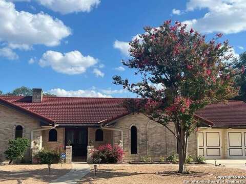 706 Golfcrest Dr, Windcrest, TX 78239
