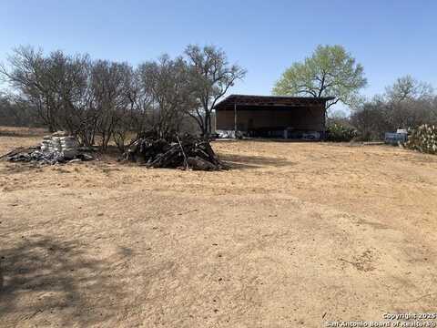 185 E CR 2662, Devine, TX 78016