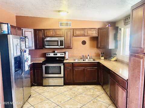 2901 W Tania Place, Tucson, AZ 85741