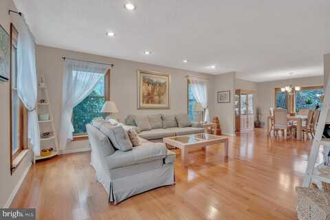 25 FRANKLIN DRIVE, PLAINSBORO, NJ 08536