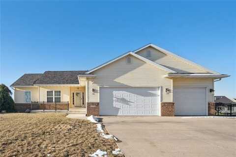 6212 Hoover Trl Rd SW, Cedar Rapids, IA 52404