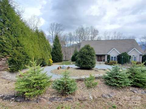 526 Grand Oaks Drive, Hendersonville, NC 28792
