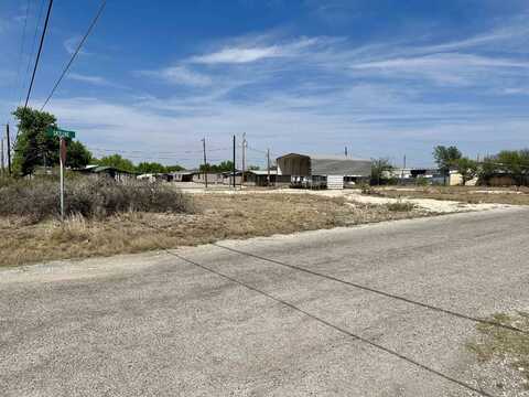 310 Skyline St., Del Rio, TX 78840
