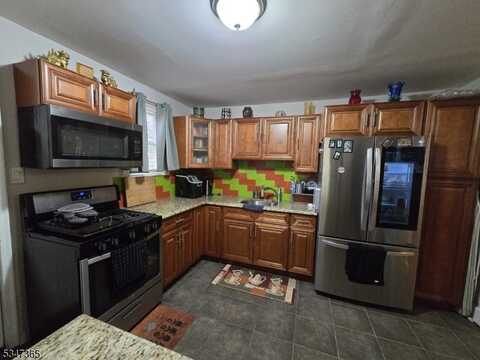 36 Holland St, Newark, NJ 07103