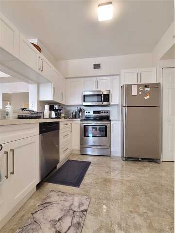 17100 N Bay Rd, Sunny Isles Beach, FL 33160