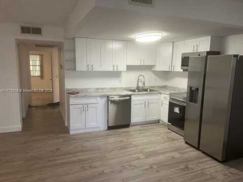 1052 Hythe C, Boca Raton, FL 33434