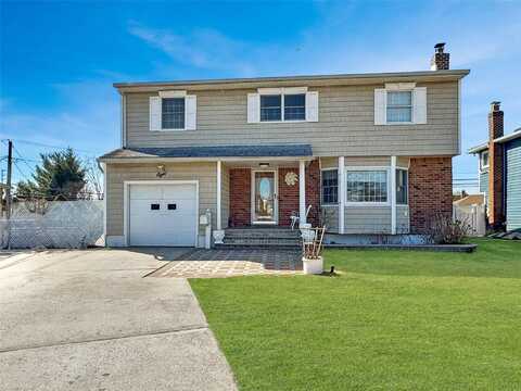8 Patricia Court, Bethpage, NY 11714