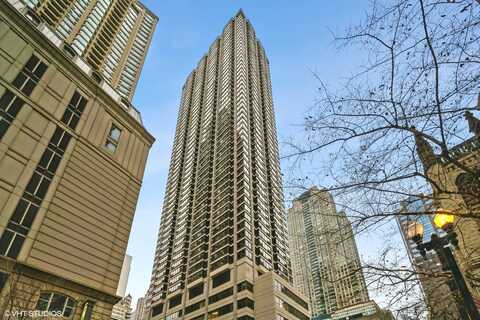 30 E HURON Street, Chicago, IL 60611