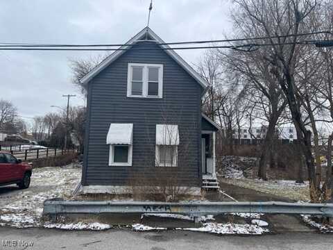 1900 Lamoille Court, Cleveland, OH 44113