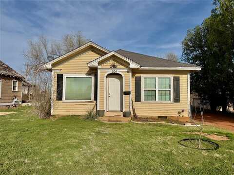 904 N Julian Street, Altus, OK 73521