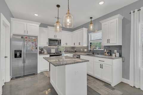 631 E Texas Street, Denison, TX 75021