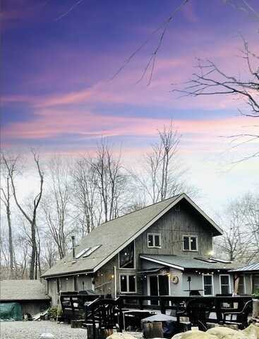 62 E Creekview Drive, Gouldsboro, PA 18424