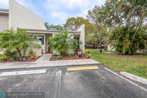 9889 NW 14th Ct, Pembroke Pines, FL 33024