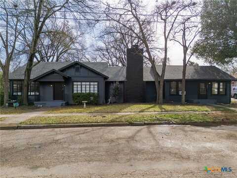 607 E 12th Street, Cameron, TX 76520