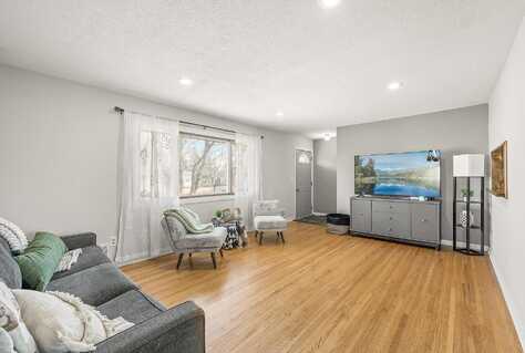 Bryant, ANOKA, MN 55303