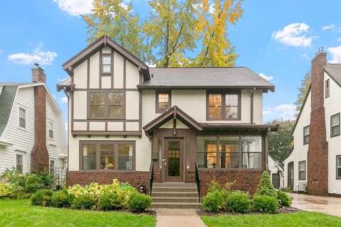Riverwood, SAINT PAUL, MN 55104