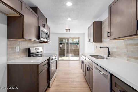 Victoria, TUCSON, AZ 85730