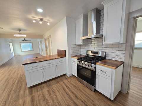 Clay, FRESNO, CA 93701