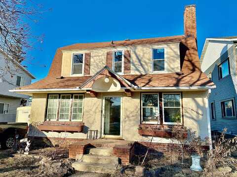 Broadway, WINONA, MN 55987