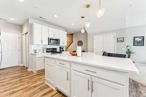 Maggie, CHANHASSEN, MN 55317