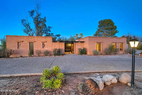Amahl, TUCSON, AZ 85704