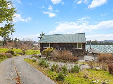 Henni, OAK HARBOR, WA 98277