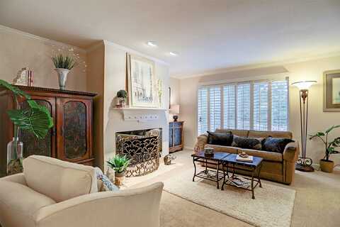 Bering, HOUSTON, TX 77057