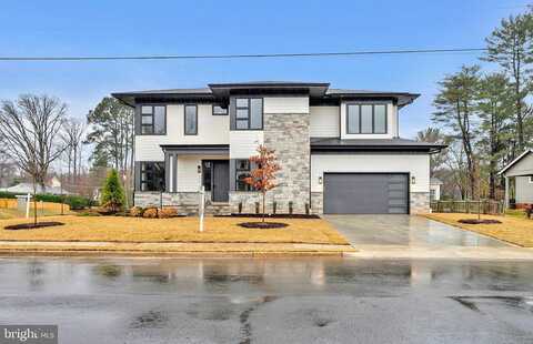 Roberts, VIENNA, VA 22180