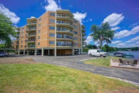 N Lake Rd, Oconomowoc, WI 53066