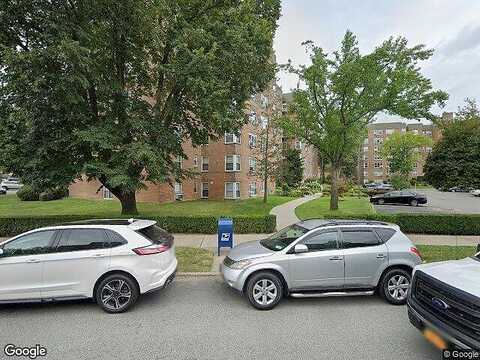 211Th St Apt 2A ., Bayside, NY 11360