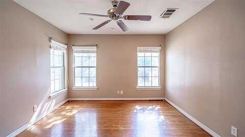 Pershing, FORT WORTH, TX 76107