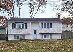 Offaly, AMITYVILLE, NY 11701