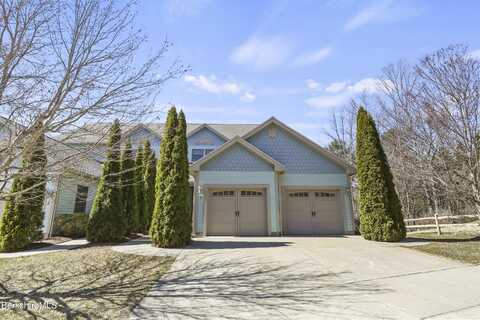 2 Amy Ct, Pittsfield, MA 01201