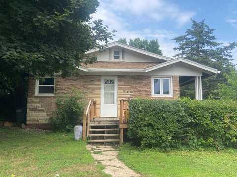 2740 Buena Vista, Dubuque, IA 52001