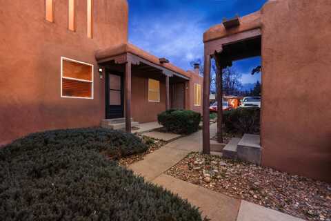 2382 Camino Capitan, Santa Fe, NM 87505