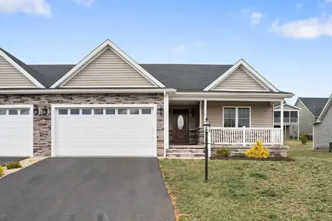 121 LAKE VIEW CIR, WAYNESBORO, VA 22980